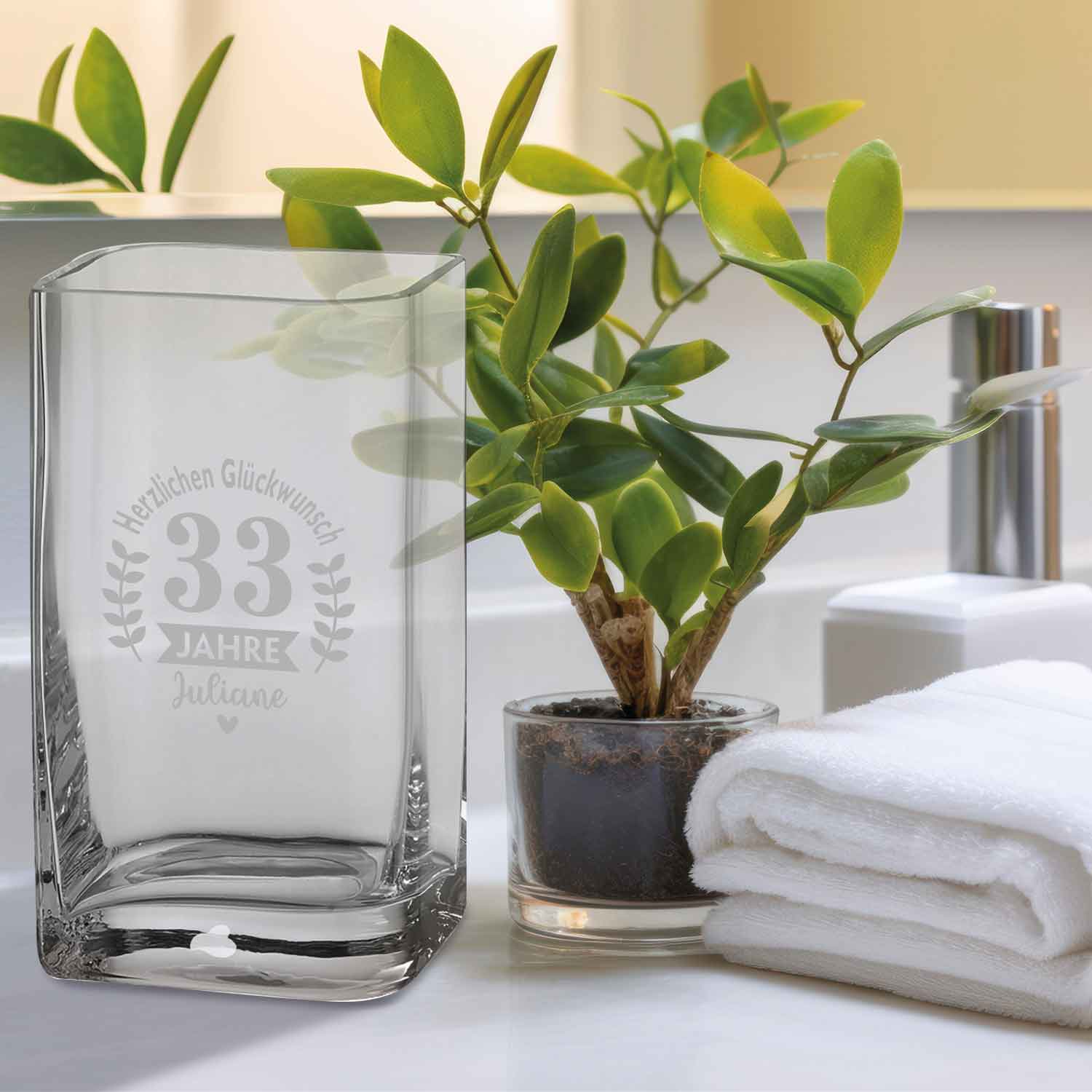 Blumenvase mit Gravur - Herzlichen Glückwunsch - Personalisiert mit Namen und Jahreszahl