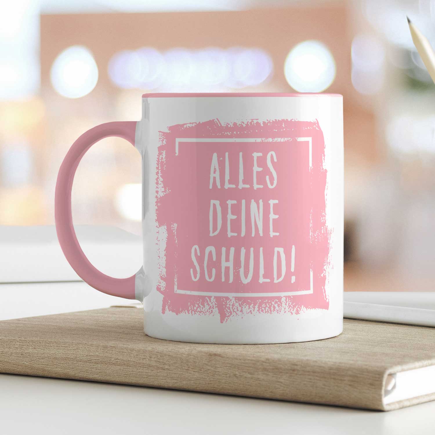 Bedruckte Tasse mit Spruch Alles Deine Schuld!