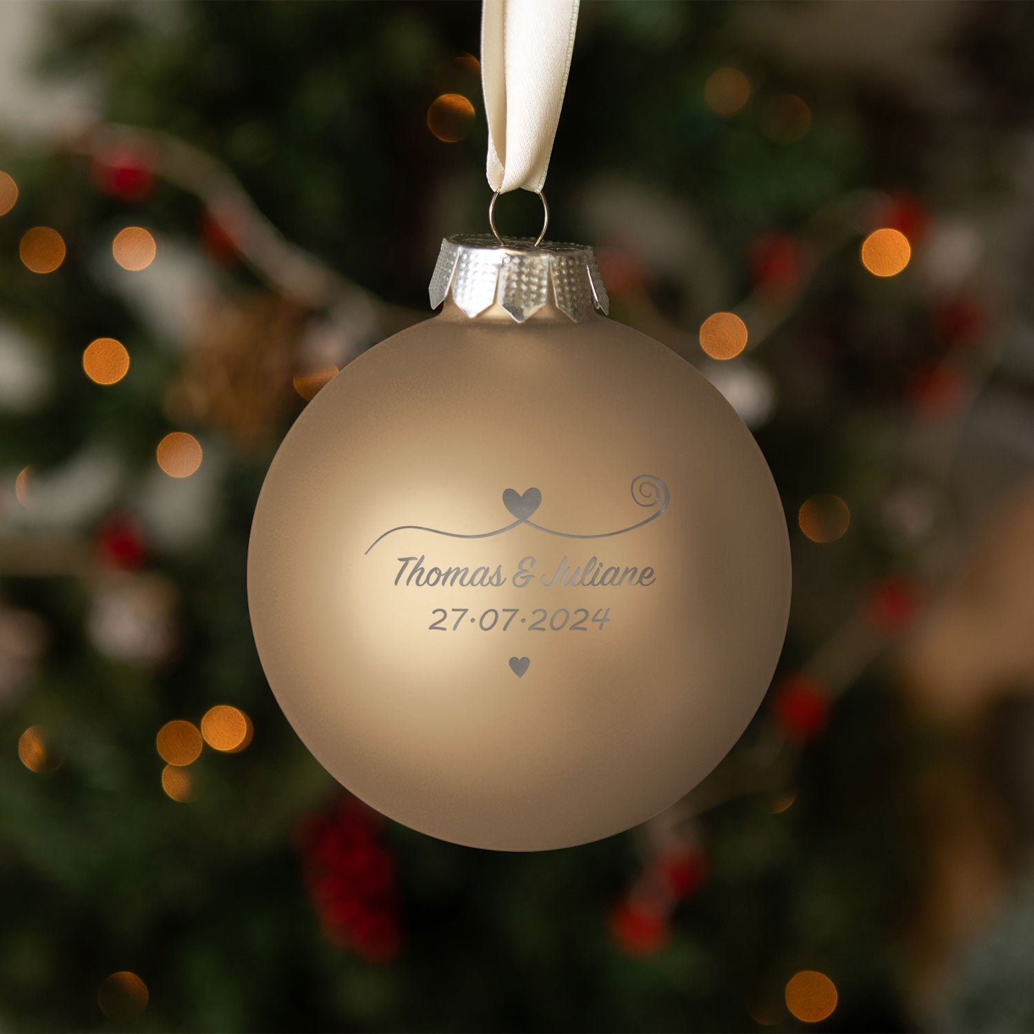 Gravierte Weihnachtskugel - Paar verliebt