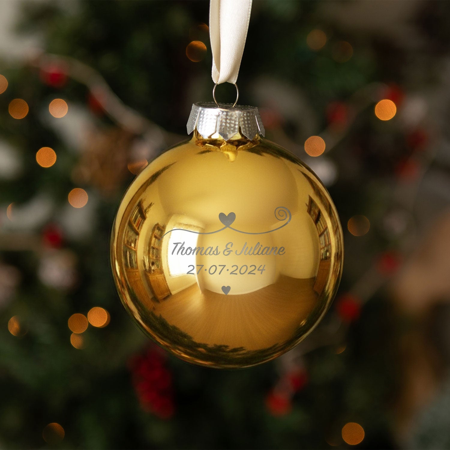 Gravierte Weihnachtskugel - Paar verliebt