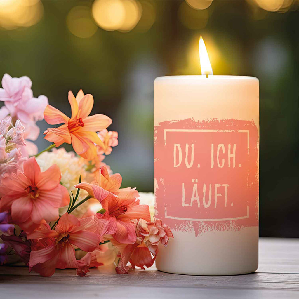 Kleine Kerze mit Spruch "Du.Ich.Läuft"