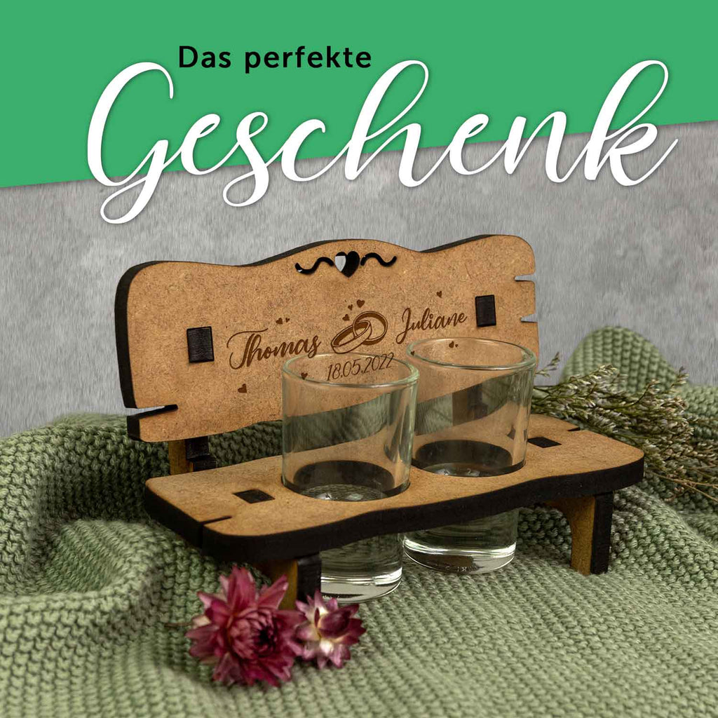 Gravierte Schnapsbank im Wedding Design mit Namen & Datum + 2 Schnapsgläser