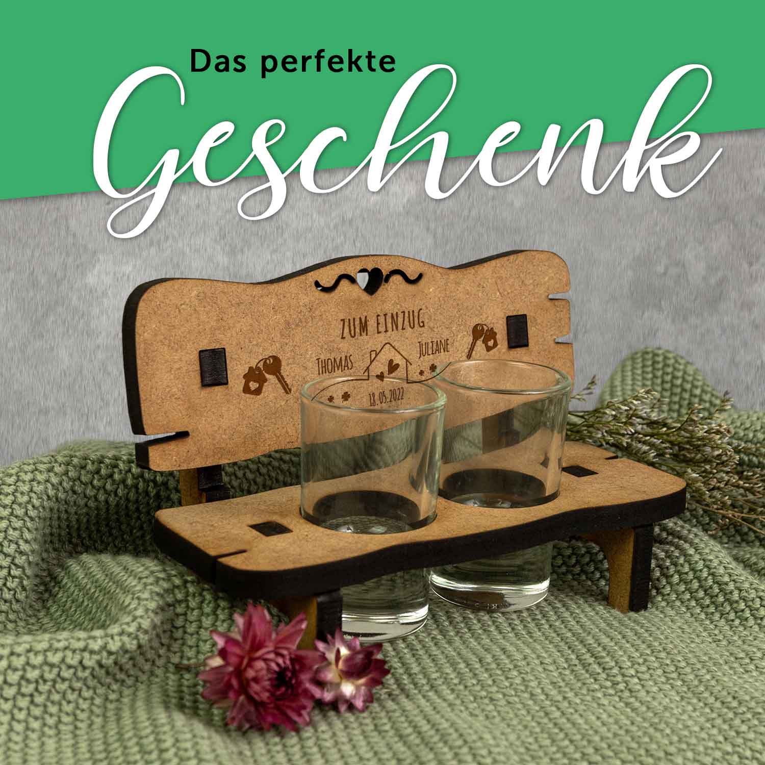 Gravierte Schnapsbank zum Einzug mit Namen & Datum + 2 Schnapsgläser
