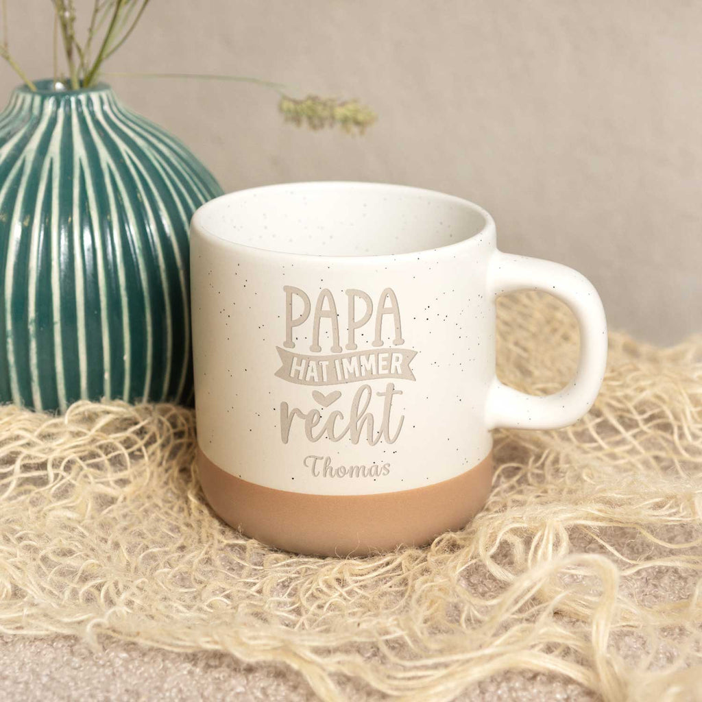 Gravierte Steingut Tasse - Papa hat immer Recht