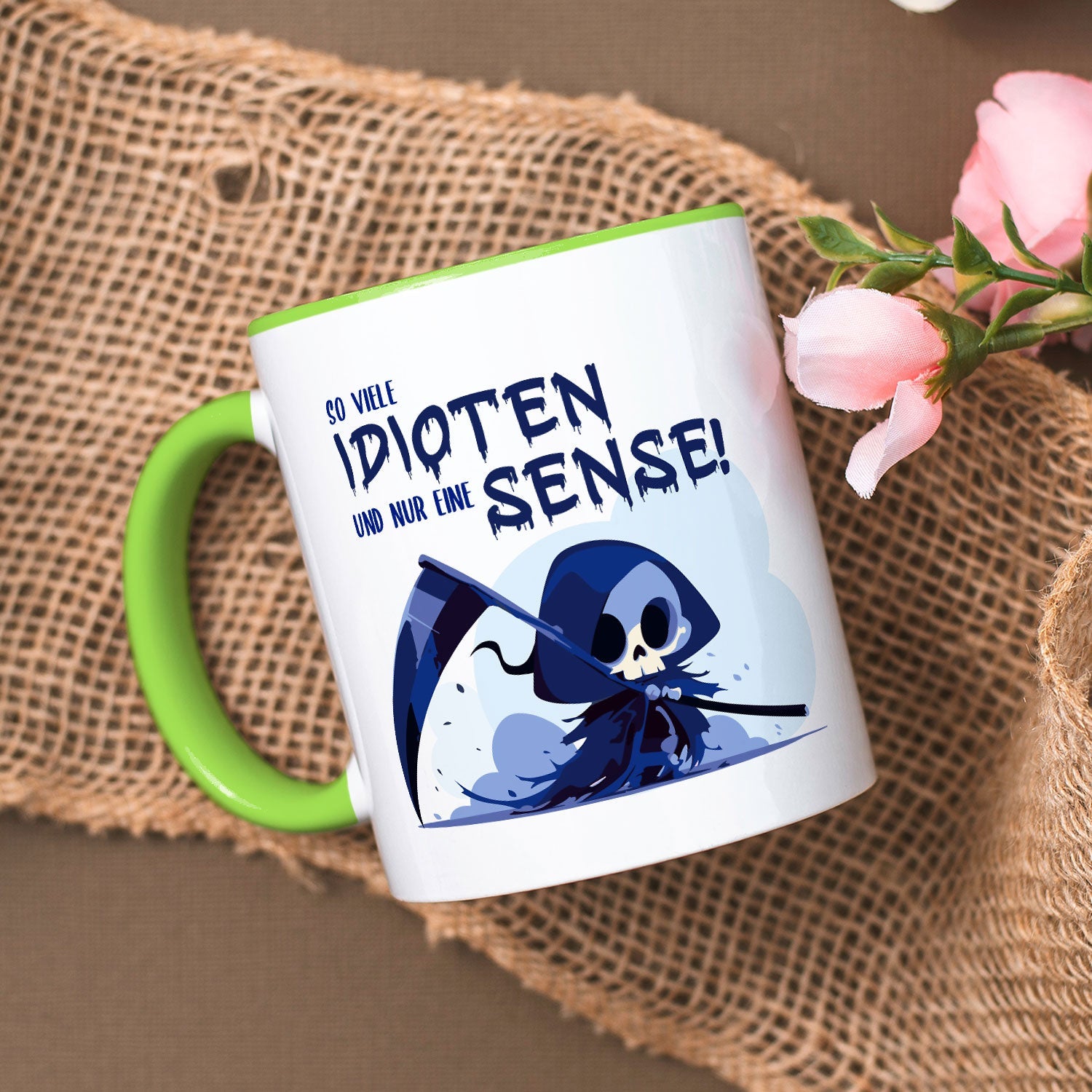 Bedruckte Tasse mit Spruch in blau - So viele Idioten und nur eine Sense