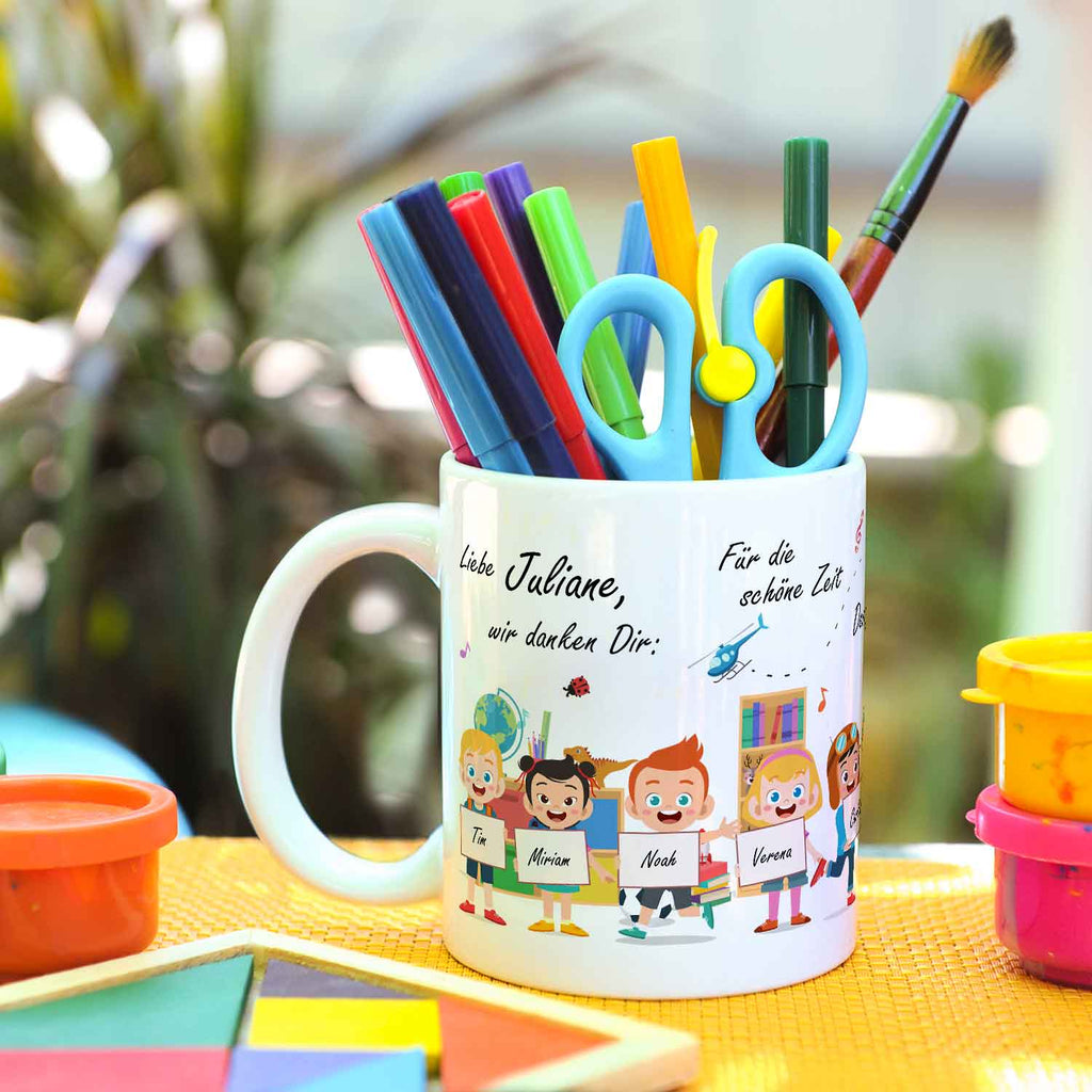 Bedruckte Tasse mit Spruch Erzieher/in Abschied mit Schildern für bis zu 10 Namen