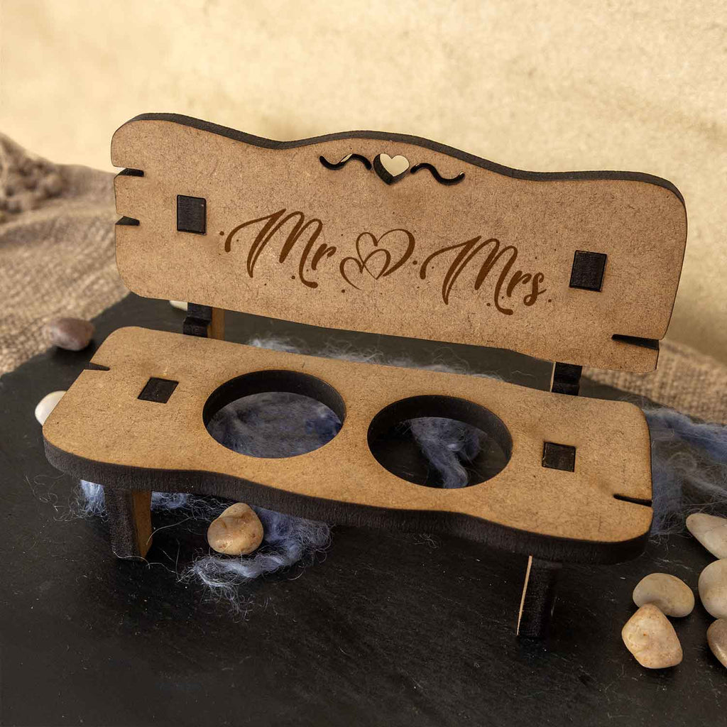 Gravierte Schnapsbank im Mr & Mrs Design + 2 Schnapsgläser