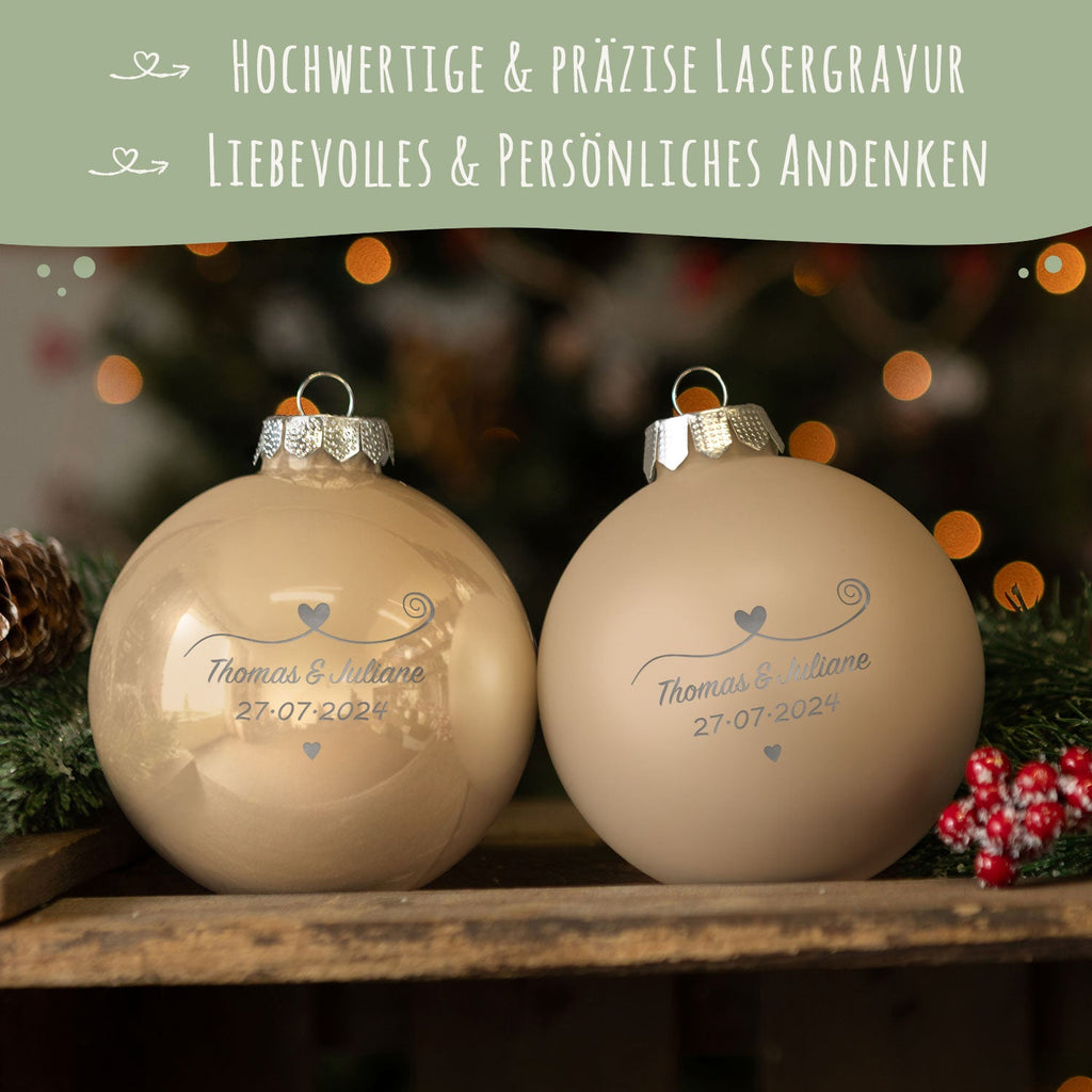 Gravierte Weihnachtskugel - Paar verliebt