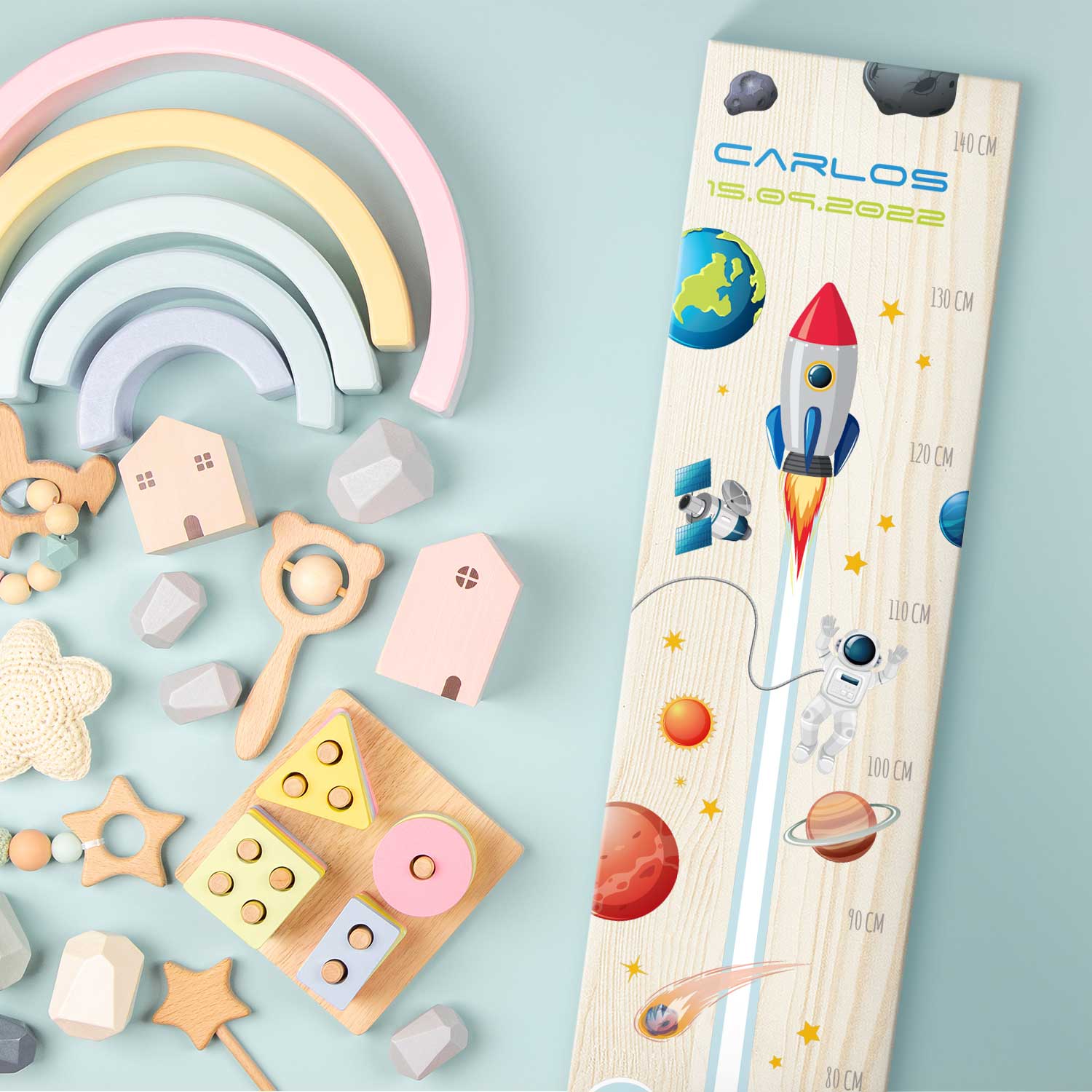 Messlatte mit Namen für Kinder im Rakete Design