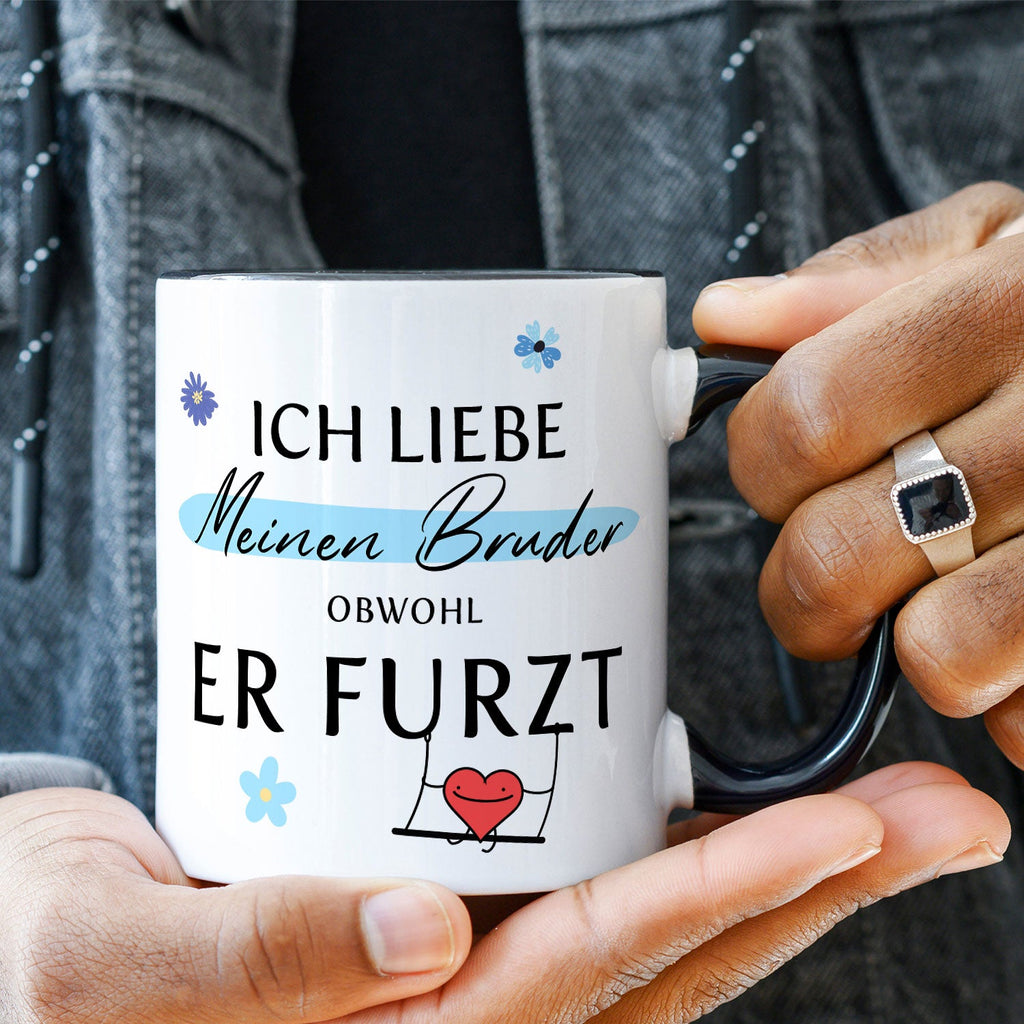 Bedruckte Tasse mit Spruch Ich liebe meinen Bruder obwohl er furzt
