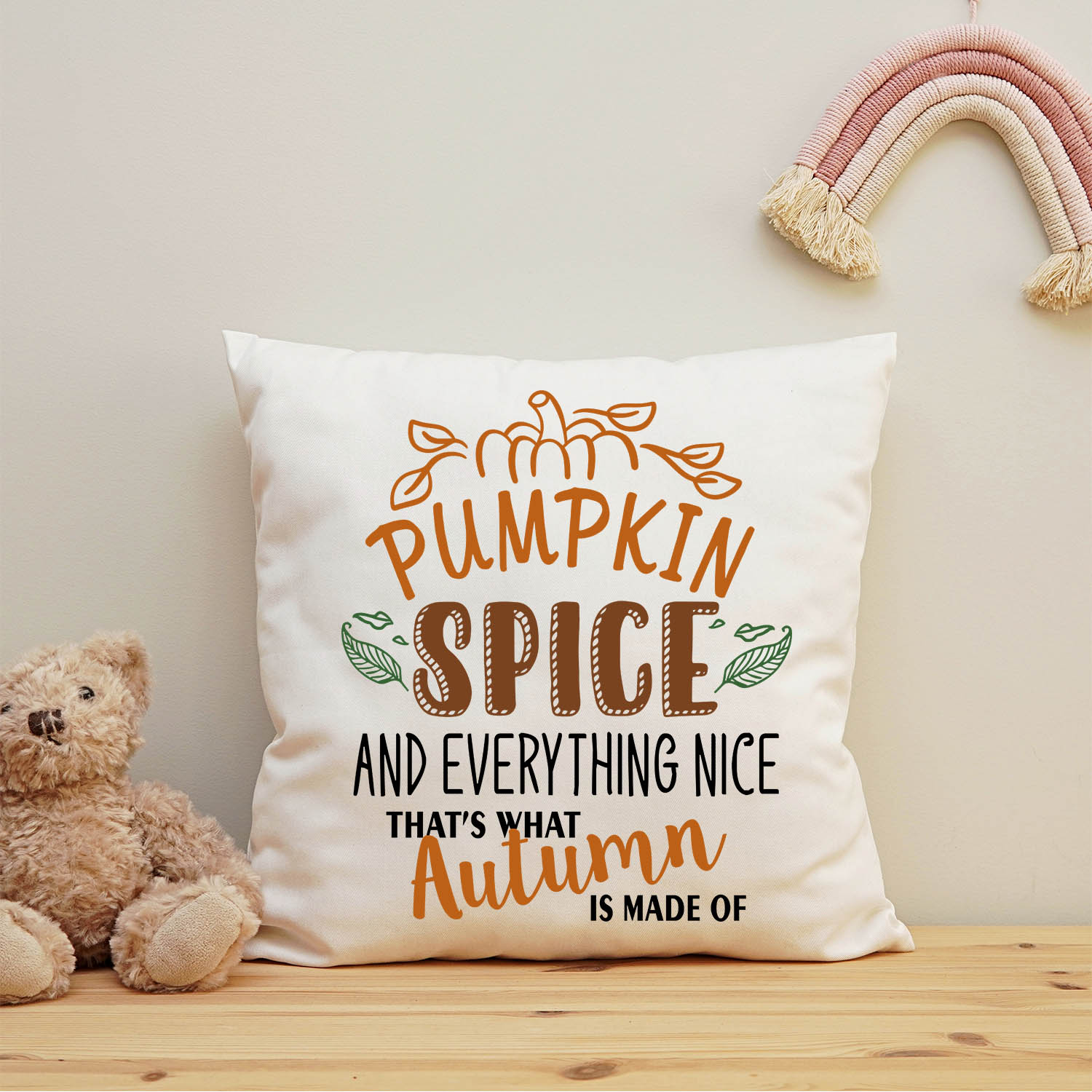Bedrucktes Kissen mit Spruch Pumpkin spice and everything nice