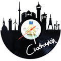 Wanduhr aus Vinyl Skyline Cuxhaven
